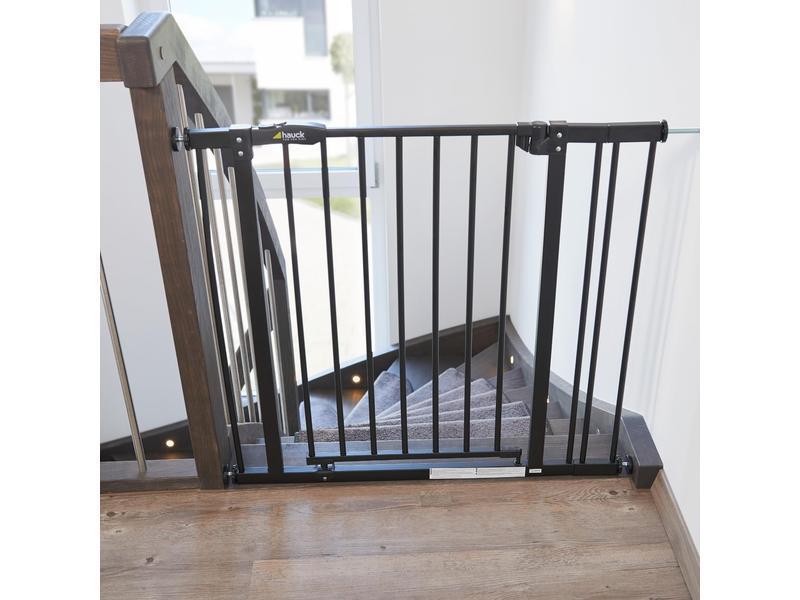 hauck Barrera de Seguridad de Niños para Puertas y Escaleras Close N Stop Safety incl. Extension 9 cm, Vallas Infantiles, Sin Agujeros, 84-89 cm, barandilla Escalera Niños,Metal, Negro