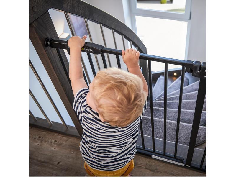 hauck Barrera de Seguridad de Niños para Puertas y Escaleras Close N Stop Safety incl. Extension 9 cm, Vallas Infantiles, Sin Agujeros, 84-89 cm, barandilla Escalera Niños,Metal, Negro