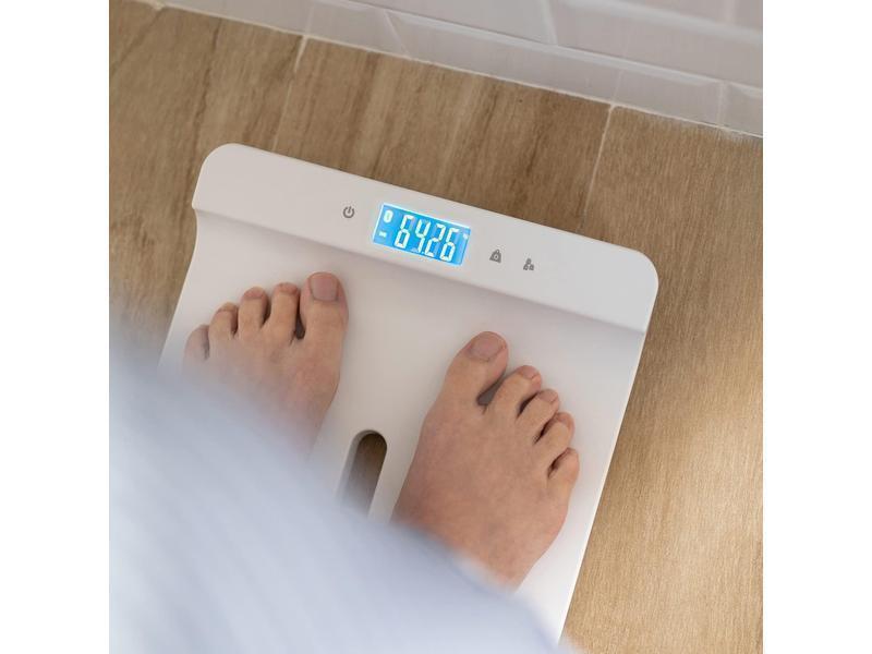 Suavinex, Báscula para Bebés y Adultos de gran precisión, Digital, para usar desde el nacimiento hasta la edad adulta, de 1 kg a 100 kg. Con bandeja de medición desmontable, Blanco