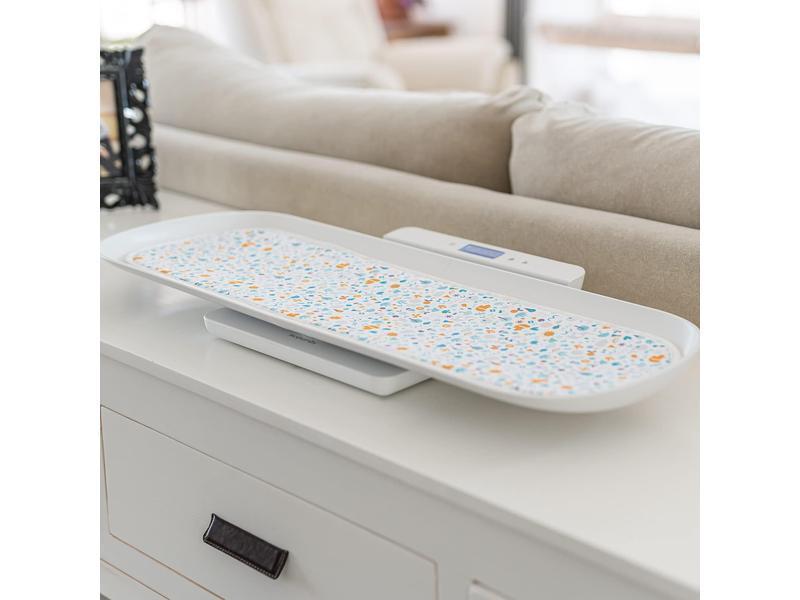 Suavinex, Báscula para Bebés y Adultos de gran precisión, Digital, para usar desde el nacimiento hasta la edad adulta, de 1 kg a 100 kg. Con bandeja de medición desmontable, Blanco