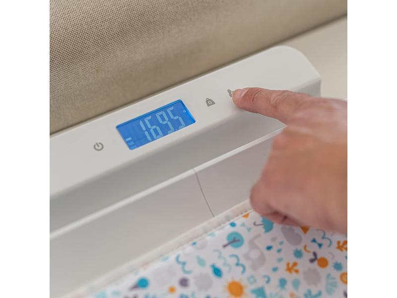 Suavinex, Báscula para Bebés y Adultos de gran precisión, Digital, para usar desde el nacimiento hasta la edad adulta, de 1 kg a 100 kg. Con bandeja de medición desmontable, Blanco