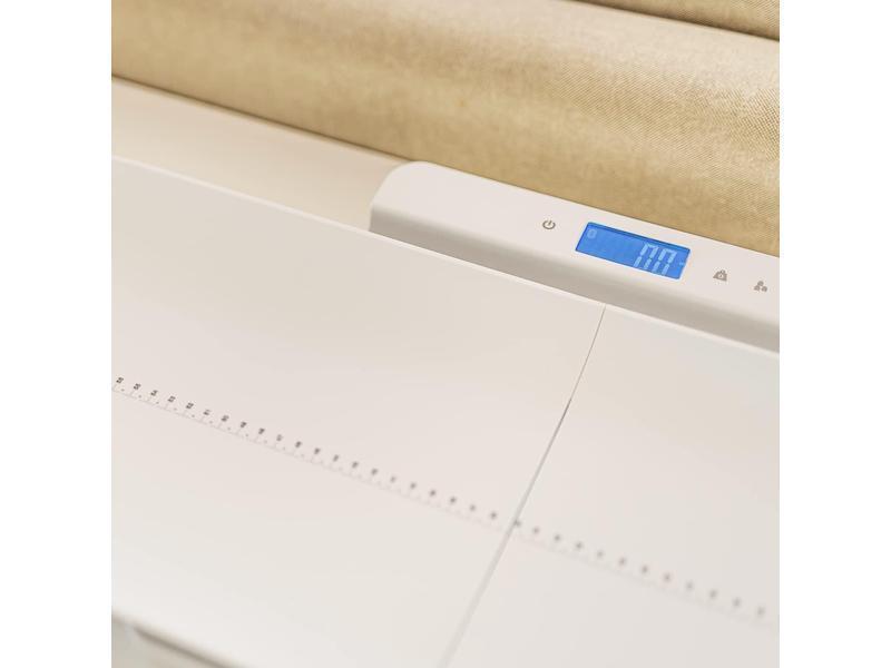 Suavinex, Báscula para Bebés y Adultos de gran precisión, Digital, para usar desde el nacimiento hasta la edad adulta, de 1 kg a 100 kg. Con bandeja de medición desmontable, Blanco